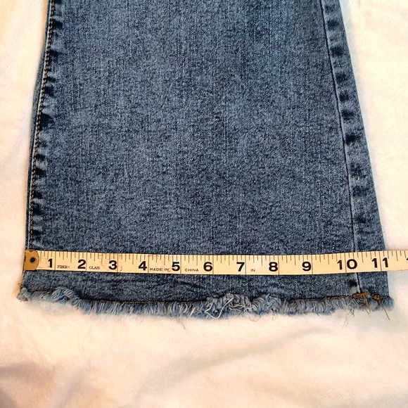 GYK, high-wasted super stretch fit and flare jeans. - Picture 10 of 10